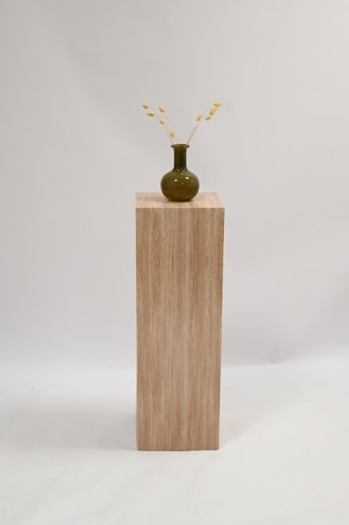 SÄULE - SOCKEL MIT HOLZOPTIK | bezahlbare Präsentationssäule aus Pappe