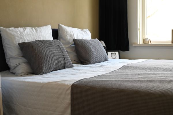 Tagesdecke + 2 Kissen für Doppelbett (BASALT)
