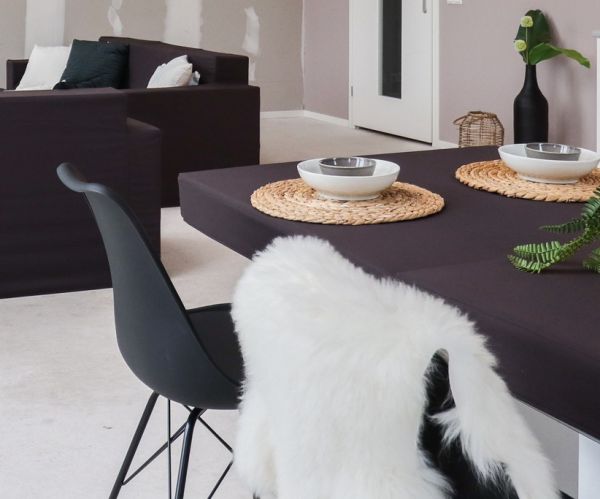 Dekorieren Sie den Esstisch aus Pappe (einzeln) mit diesem Stoffbezug in der Farbe GREG