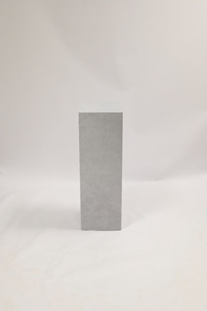 Kartonsäule, Sockel und Podest in Betonoptik für Home Staging, Messen, Einzelhandel und Werbedisplays