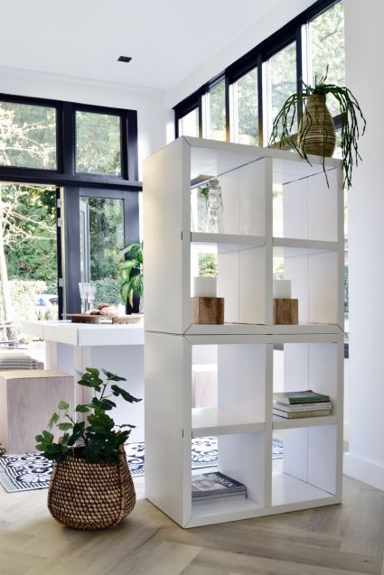 CUBIQZ: 2 aufgestapelte modulare FÄCHERSCHRÄNKE MIT 4 FÄCHERN