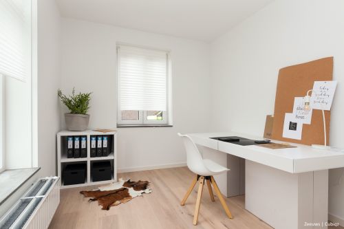 Doppelter Tisch und Fächerschrank mit 4 Fächern aus Pappe