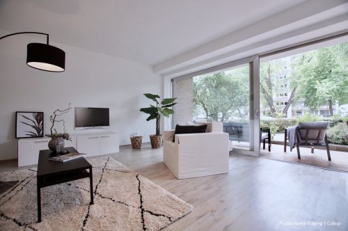 TV-Schrank aus Pappe, Lowboard mit hochwertigem Fotodruck. Verwenden Sie es horizontal oder stapeln Sie sie