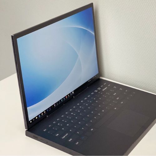Laptop 16-Zoll Requisite aus Pappe für Home Staging, Office Staging, Werbezwecke, Interiordesign, Werbeartikel | Cubiqz