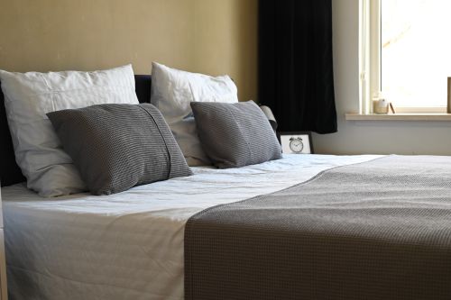 Tagesdecke + 2 Kissen für Doppelbett (BASALT)