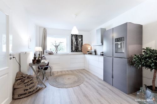 Cubiqz Karton Eisspender auf dem amerikanischen Kühlschrank