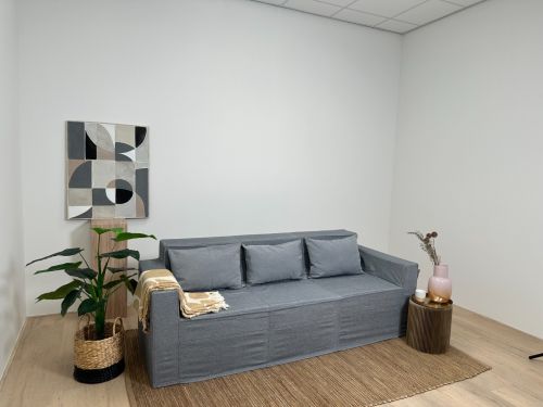 Sitzfähiges 3-Sitzer-Sofa aus Karton mit Stoffbezug GRACE - TakeYourSeat by Cubiqz