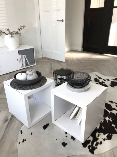 BEISTELLTISCH: Würfel aus Pappe. LUUCK das modulare Möbelsystem aus Karton von CUBIQZ