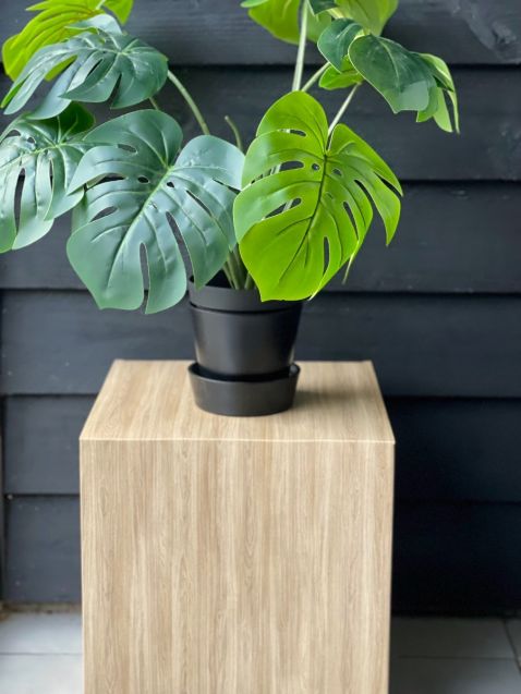 Faltbarer Beistelltisch | Hocker | Nachttisch aus Pappe mit weißem Marmordruck. Für Homestaging, Styling, Pop-Up Stores, Expo, Messe, Retail Display, (POS Display) und mehr! Mit Einsteckklappe zum Verschließen