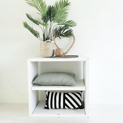 LUUCK KOMMODE AUS PAPPE MIT REGALEN. (Preis ist exklusive Accessoires)