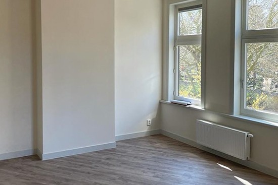 Home Staging Vorher Beispiel Leerstehende Immmobilie ohne Cubiqz Pappsofa