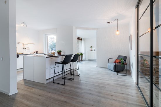 Home Staging Nachher Beispiel Küchenbereich mit Cubiqz Pappküche