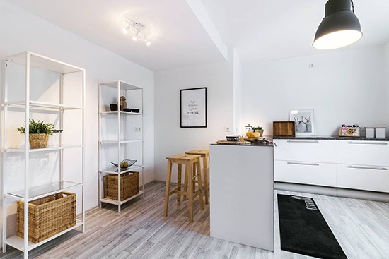 HOME Staging with CUBIQZ cardboard shelving unit LUUCK Raum 2 Raum 2 mit einer Basic Pappküche von Cubiqz